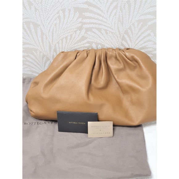 AUTH Bottega Veneta Camel Pouch Large Clutch Cloud Dumpling Calfskin Leather BV - Picture 6 of 8